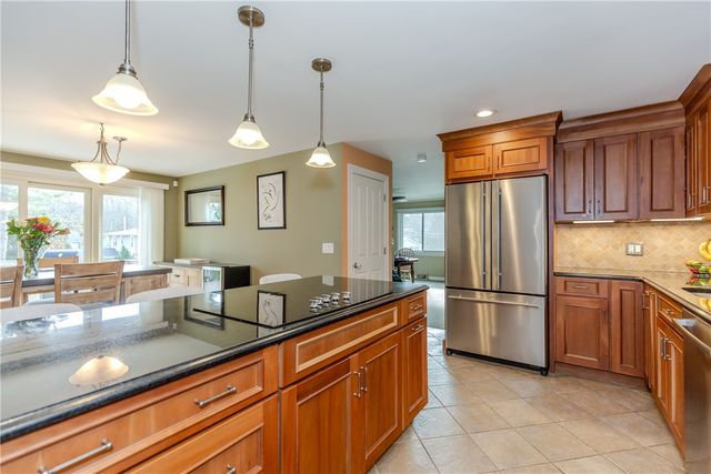 33 Rosewood Lane, Cumberland, RI 02864