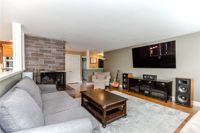 33 Rosewood Lane, Cumberland, RI 02864