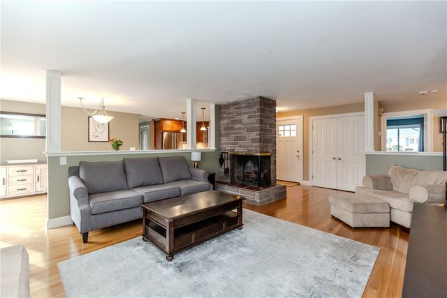 33 Rosewood Lane, Cumberland, RI 02864