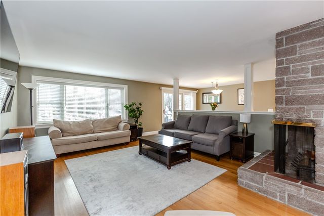 33 Rosewood Lane, Cumberland, RI 02864