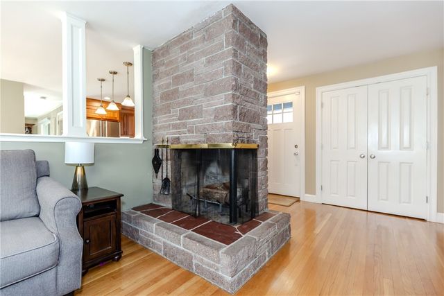 33 Rosewood Lane, Cumberland, RI 02864