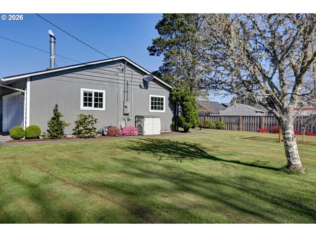 165 Nw 1ST St, Warrenton, OR 97146