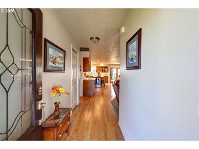 165 Nw 1ST St, Warrenton, OR 97146
