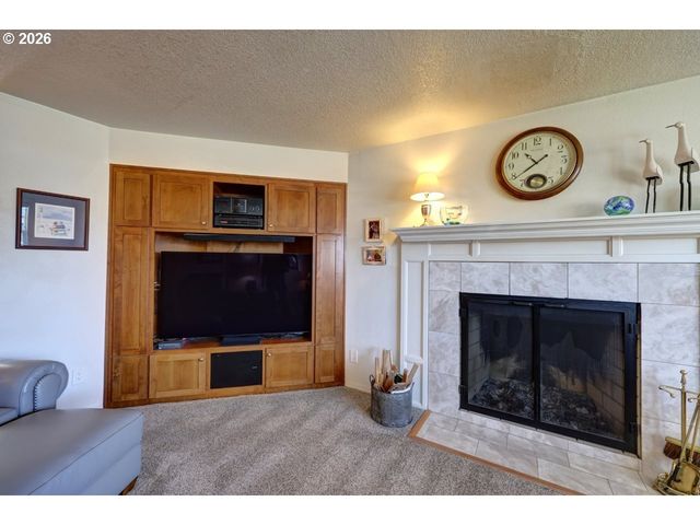 165 Nw 1ST St, Warrenton, OR 97146