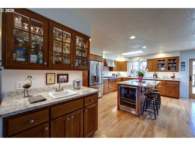 165 Nw 1ST St, Warrenton, OR 97146