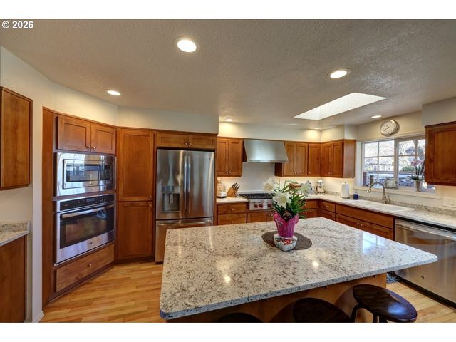 165 Nw 1ST St, Warrenton, OR 97146