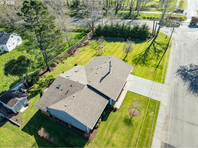 165 Nw 1ST St, Warrenton, OR 97146