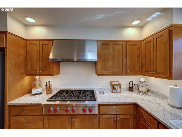 165 Nw 1ST St, Warrenton, OR 97146