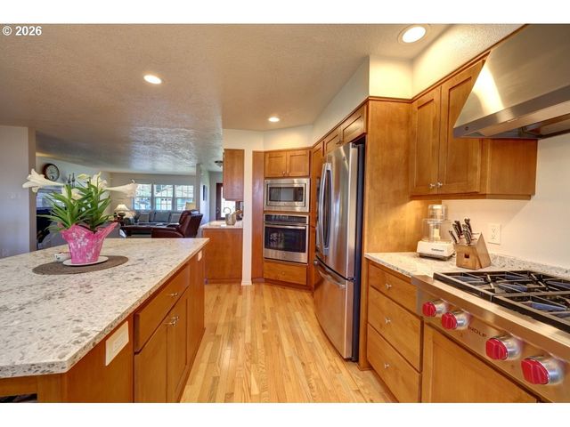 165 Nw 1ST St, Warrenton, OR 97146