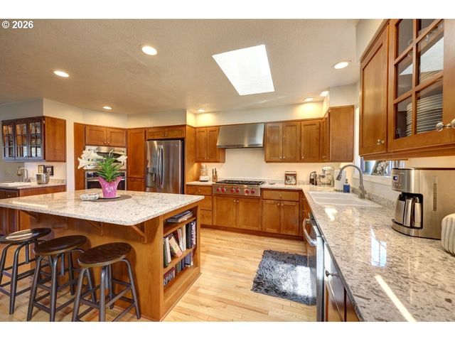 165 Nw 1ST St, Warrenton, OR 97146