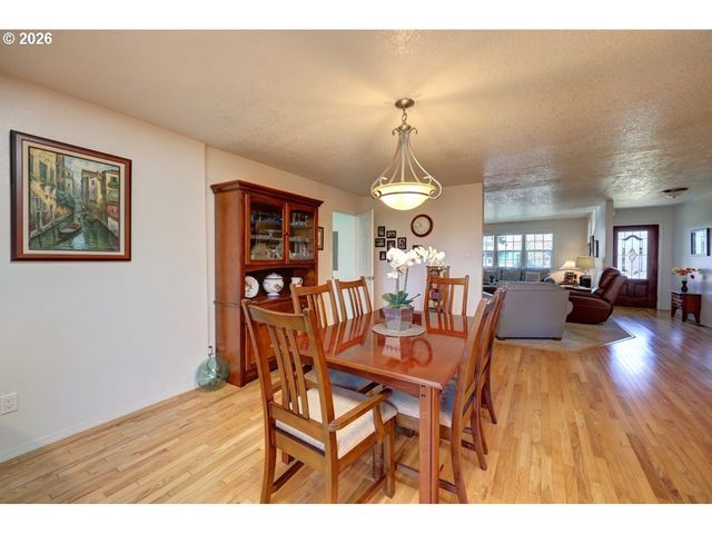 165 Nw 1ST St, Warrenton, OR 97146