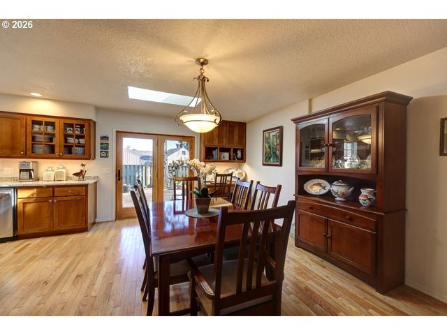 165 Nw 1ST St, Warrenton, OR 97146