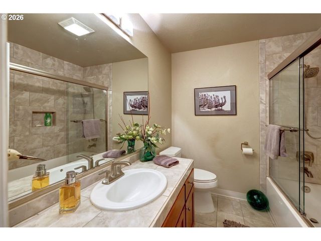 165 Nw 1ST St, Warrenton, OR 97146