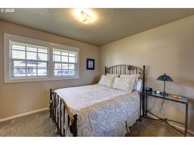165 Nw 1ST St, Warrenton, OR 97146