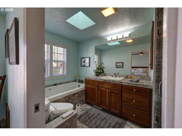 165 Nw 1ST St, Warrenton, OR 97146