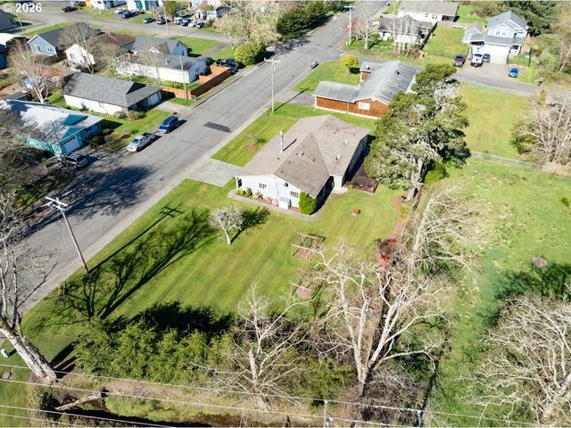 165 Nw 1ST St, Warrenton, OR 97146