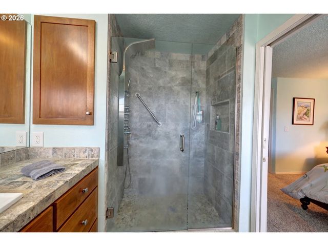 165 Nw 1ST St, Warrenton, OR 97146