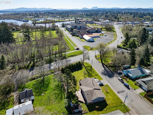 165 Nw 1ST St, Warrenton, OR 97146