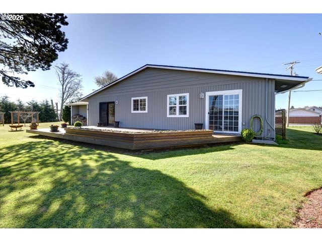 165 Nw 1ST St, Warrenton, OR 97146
