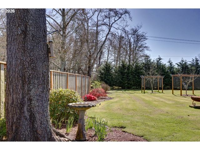 165 Nw 1ST St, Warrenton, OR 97146