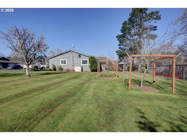 165 Nw 1ST St, Warrenton, OR 97146