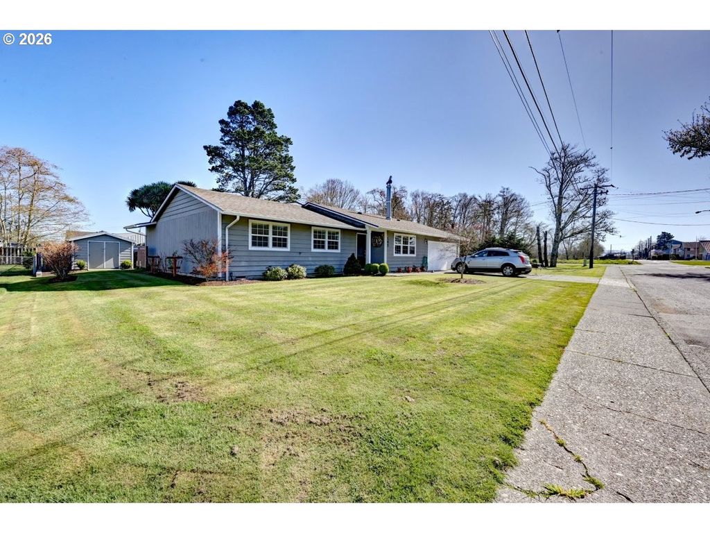165 Nw 1ST St, Warrenton, OR 97146