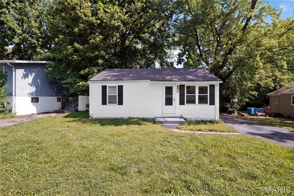 249 Barto Drive, St Louis, MO 63135