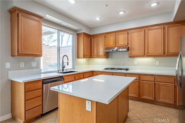 16498 Medinah, Fontana, CA 92336