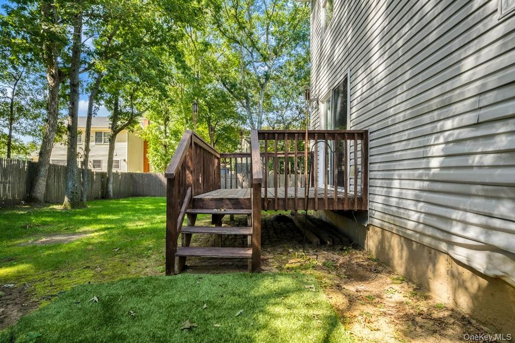 10 Iowa Street, Coram, NY 11727 — photo 4