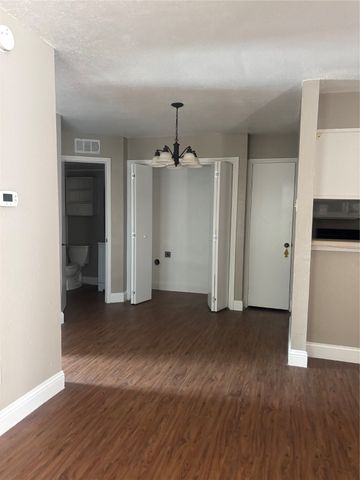 9520 Royal Lane 103, Dallas, TX 75243