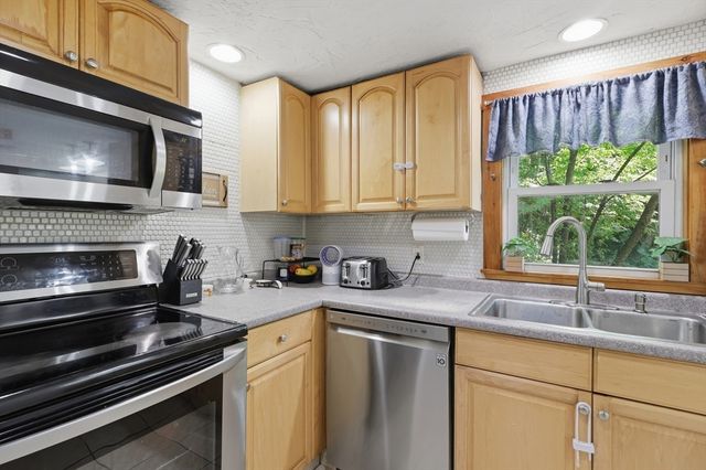20 S Shore Rd, Westminster, MA 01473