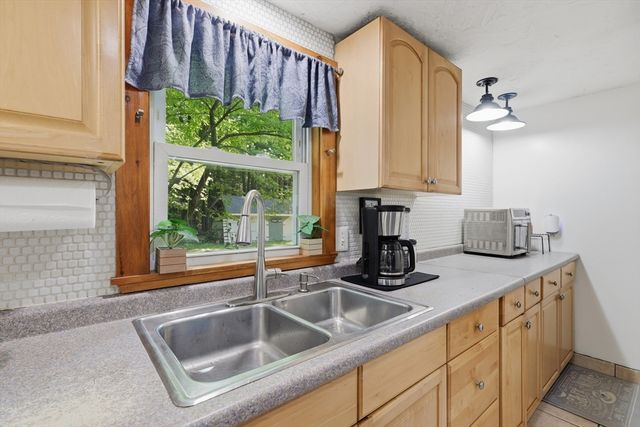 20 S Shore Rd, Westminster, MA 01473