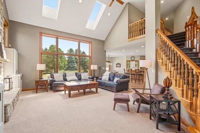 W289N3752 Huntsman COURT, Pewaukee, WI 53072