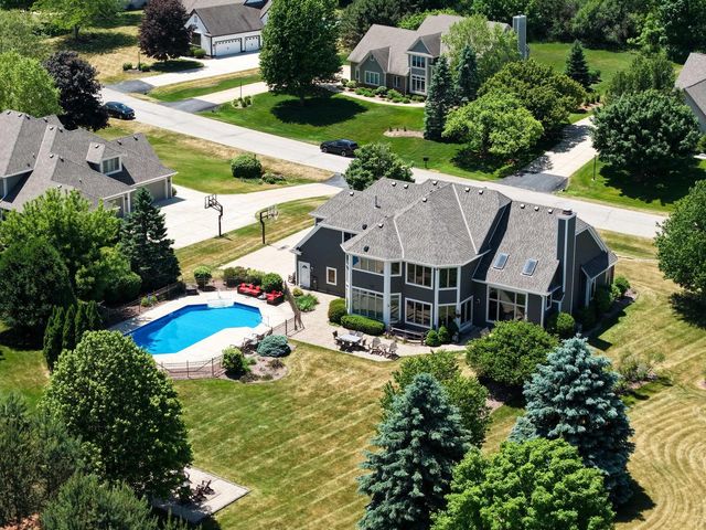 W289N3752 Huntsman COURT, Pewaukee, WI 53072