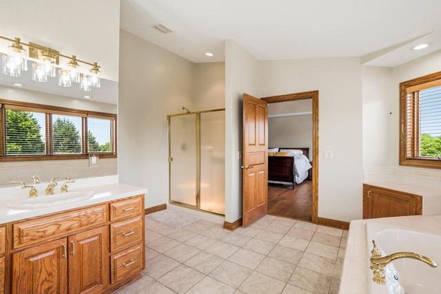 W289N3752 Huntsman COURT, Pewaukee, WI 53072