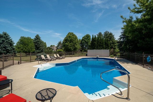W289N3752 Huntsman COURT, Pewaukee, WI 53072
