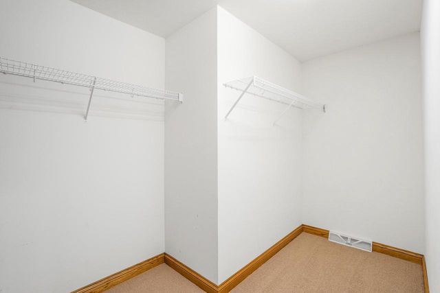 W289N3752 Huntsman COURT, Pewaukee, WI 53072