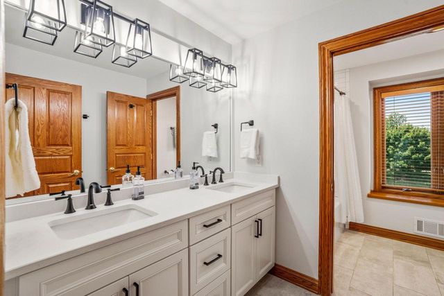 W289N3752 Huntsman COURT, Pewaukee, WI 53072