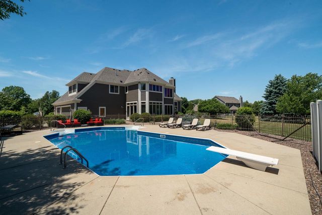 W289N3752 Huntsman COURT, Pewaukee, WI 53072