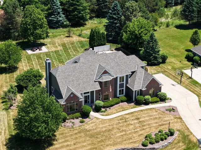 W289N3752 Huntsman COURT, Pewaukee, WI 53072