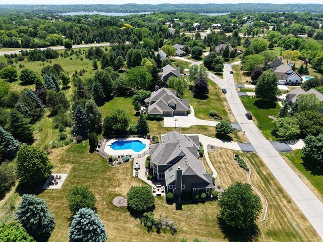 W289N3752 Huntsman COURT, Pewaukee, WI 53072
