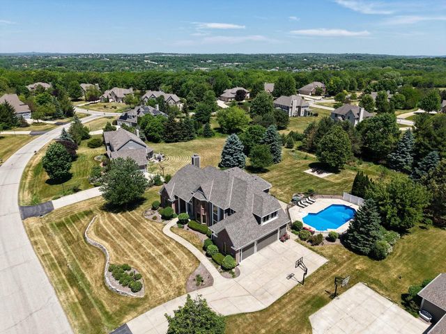 W289N3752 Huntsman COURT, Pewaukee, WI 53072
