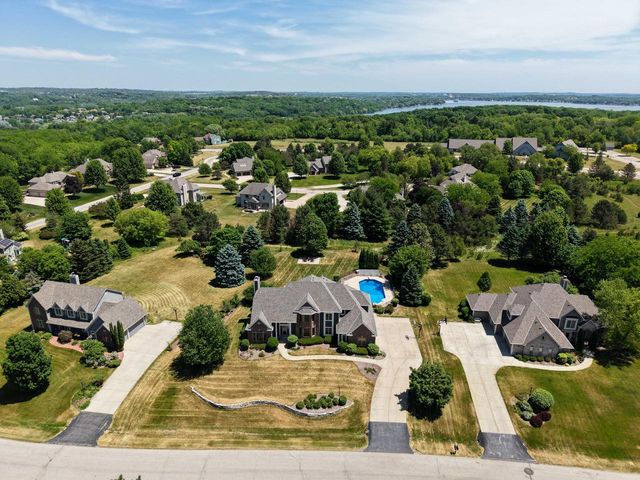 W289N3752 Huntsman COURT, Pewaukee, WI 53072