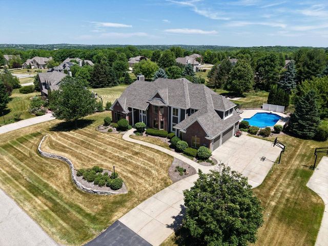 W289N3752 Huntsman COURT, Pewaukee, WI 53072