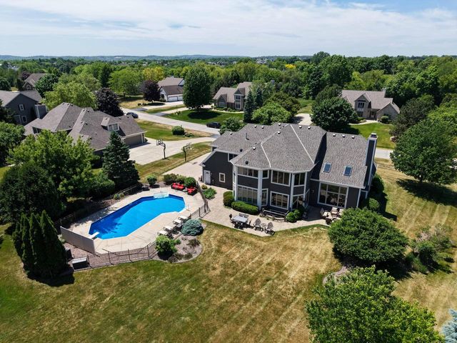 W289N3752 Huntsman COURT, Pewaukee, WI 53072