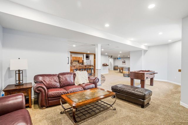 W289N3752 Huntsman COURT, Pewaukee, WI 53072