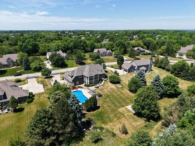 W289N3752 Huntsman COURT, Pewaukee, WI 53072