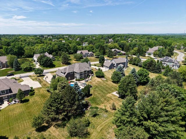 W289N3752 Huntsman COURT, Pewaukee, WI 53072