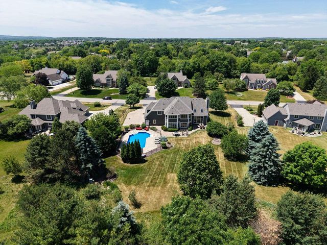 W289N3752 Huntsman COURT, Pewaukee, WI 53072