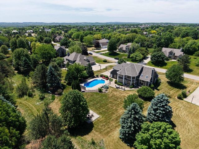 W289N3752 Huntsman COURT, Pewaukee, WI 53072